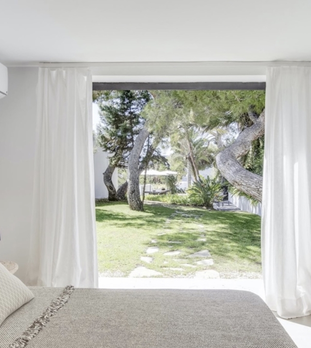 Resa Estates Ibiza can Viv tourist license sale koop pool side.jpg